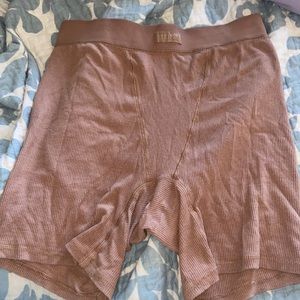 SKIMS SOFT LOUNGE RIB BIKER SHORT